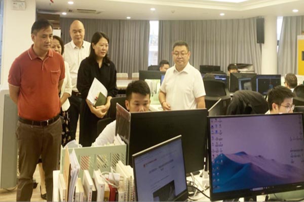 中共三亞市常委、統(tǒng)戰(zhàn)部潘國華部長，崖州灣科技城管理局蔣志敏副局長等一行蒞臨我司考察指導工作